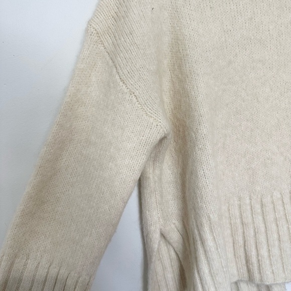 H&M Cream Turtleneck Sweater - Picture 2 of 6